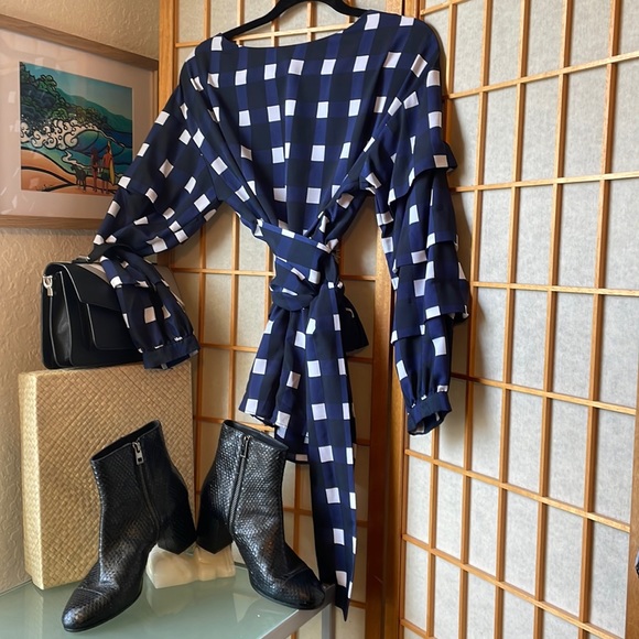 Banana Republic Navy Gingham Tuck Sleeve Tie Waist Blouse Small - Picture 14 of 14